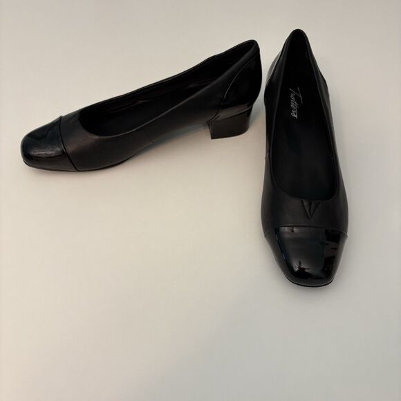 Trotters Shoes Womens 8N Daisy Black Leather Slip On Block Heels Pump Officecorp - Picture 1 of 7
